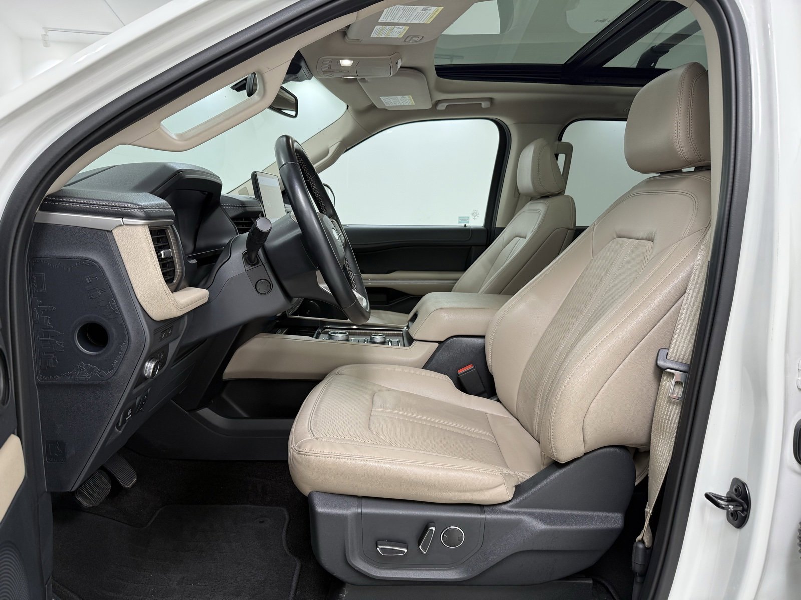 Used 2022 Ford Expedition Limited image 15
