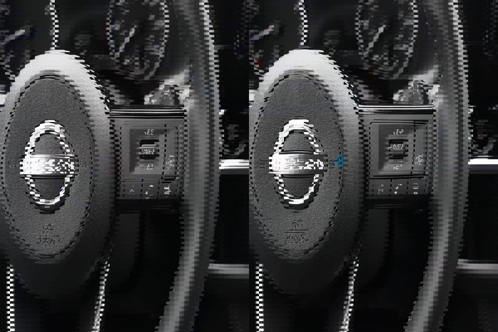 Used 2025 Nissan Pathfinder SL image 11