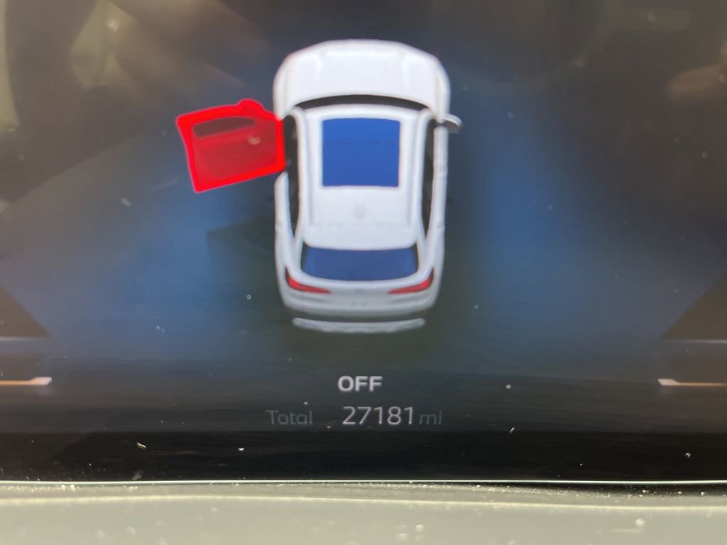 Used 2024 BMW X5 sDrive40i w/ Premium Package image 11