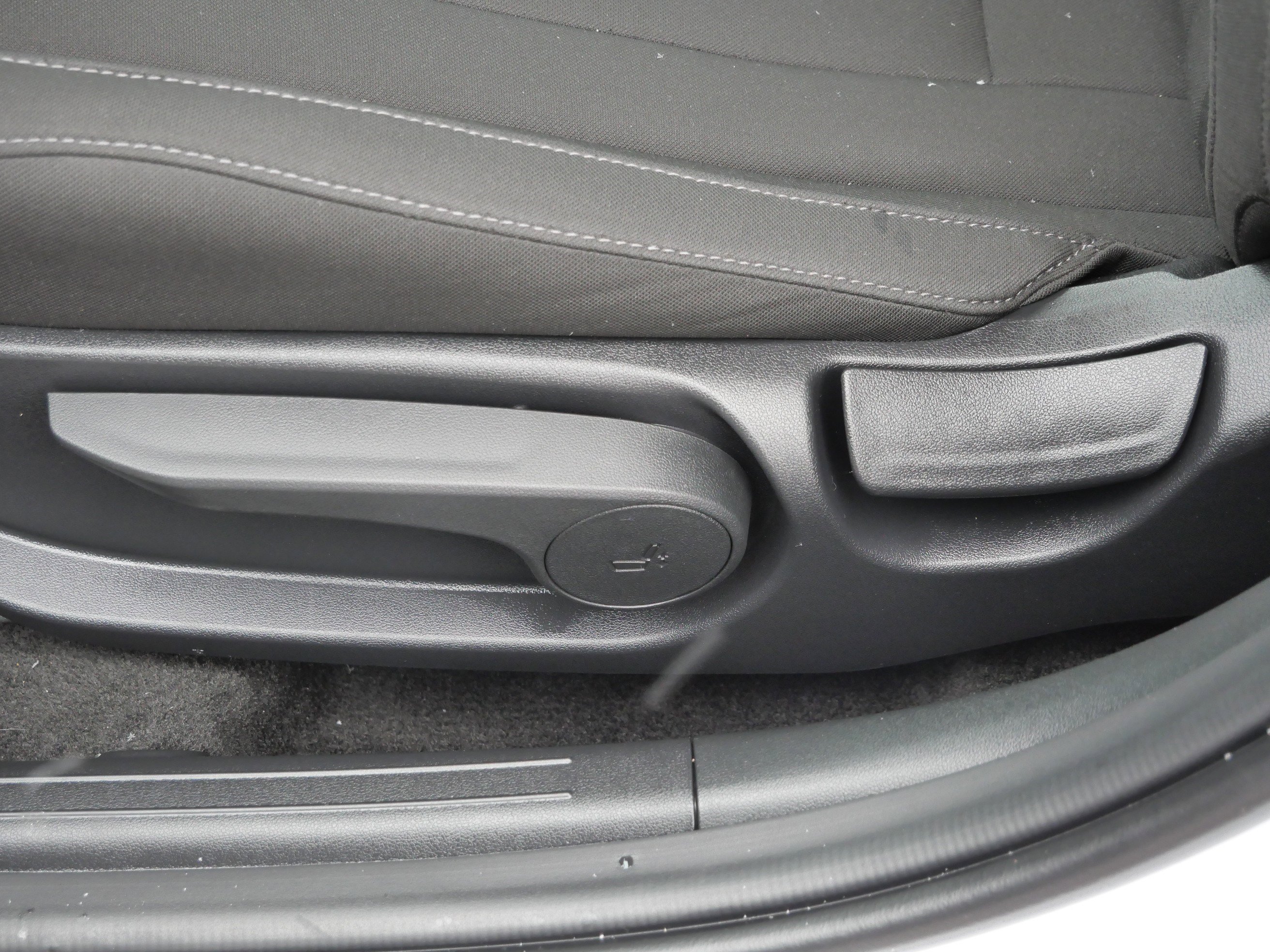 Certified 2025 Hyundai Elantra Sport image 20