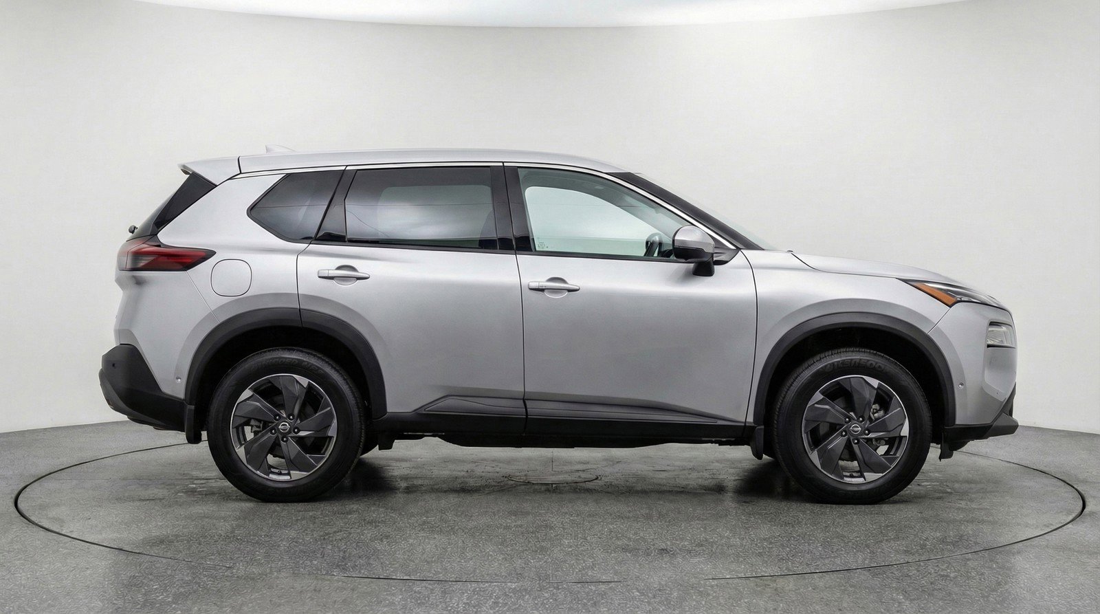 Used 2025 Nissan Rogue SV image 11