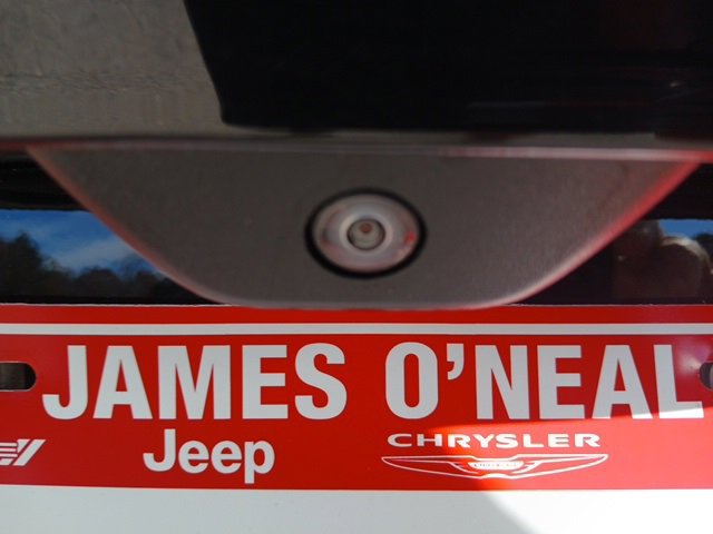 Used 2023 Jeep Grand Cherokee L Laredo image 5