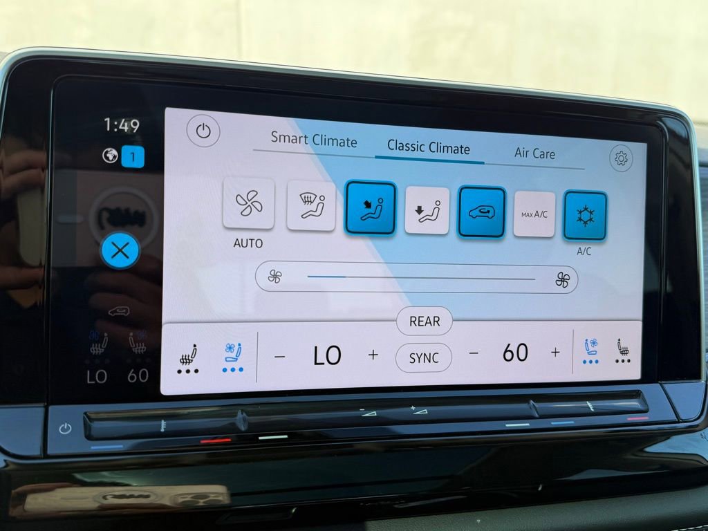 Certified 2025 Volkswagen Atlas SEL AWD/4WD image 19