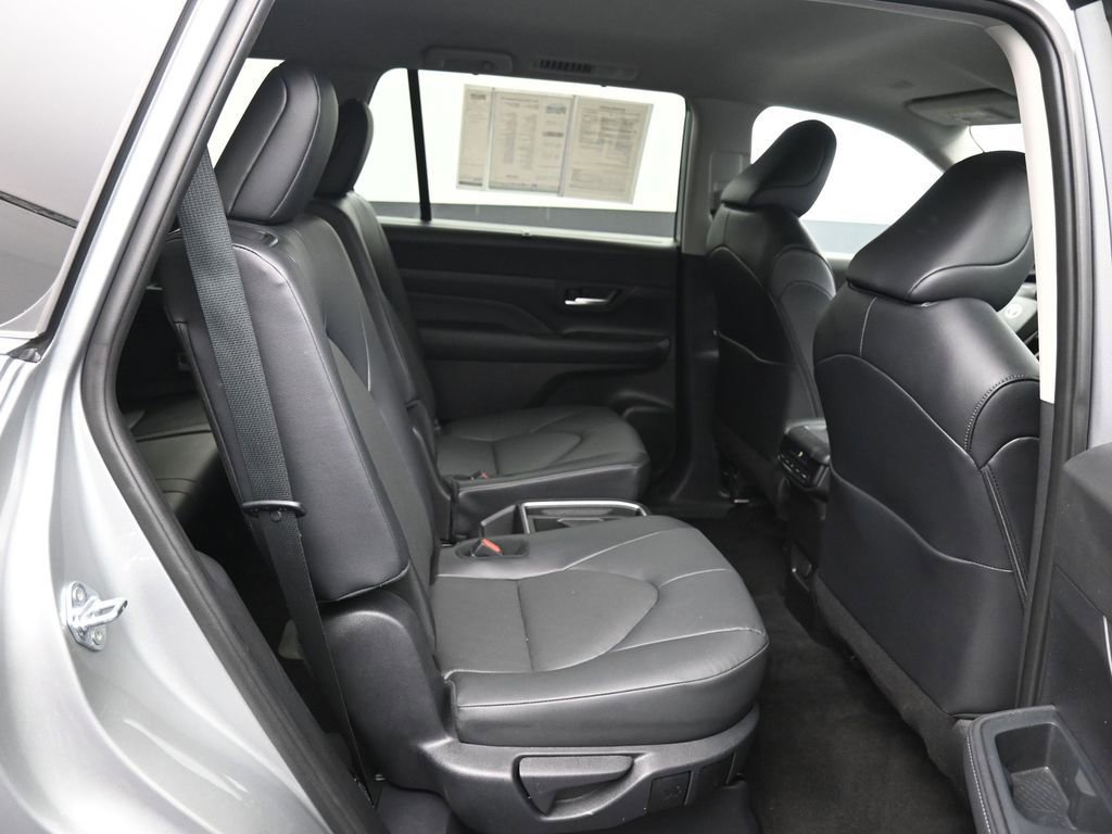 Certified 2025 Toyota Grand Highlander AWD image 25
