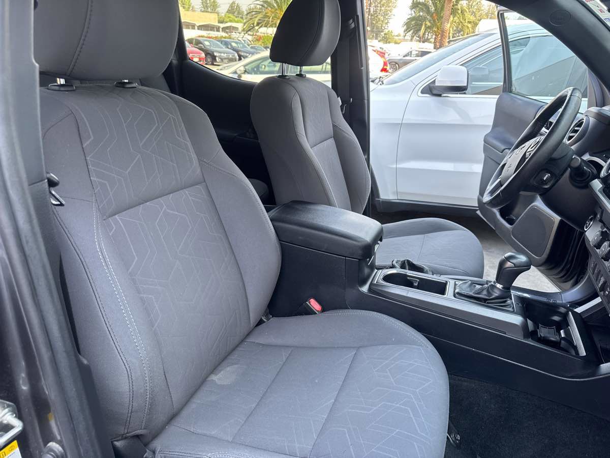 Used 2019 Toyota Tacoma TRD Off-Road w/ Technology Package image 14