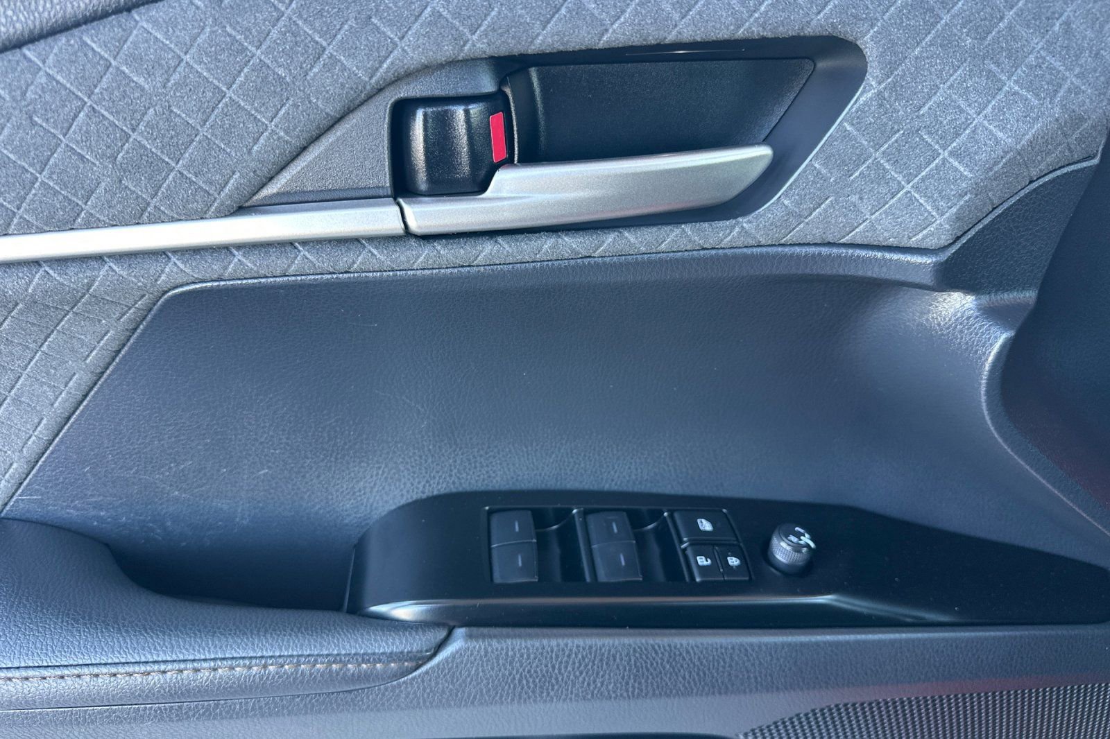 Used 2025 Toyota Camry XLE image 13