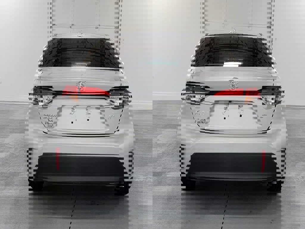 Used 2024 Toyota Corolla LE image 7