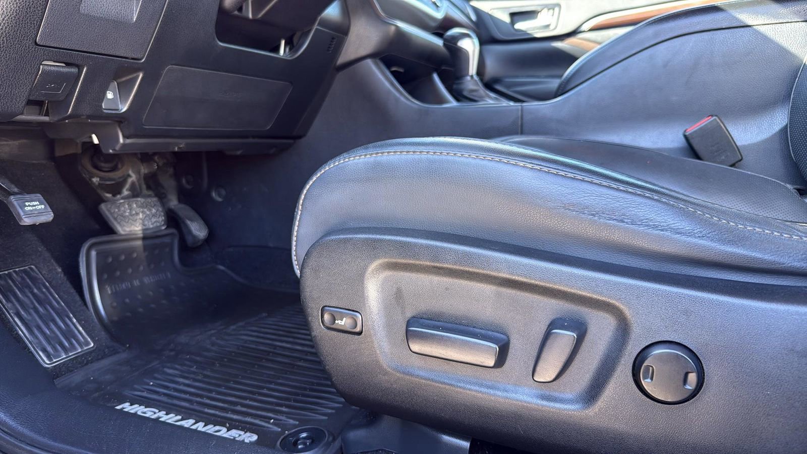 Used 2015 Toyota Highlander Limited image 11