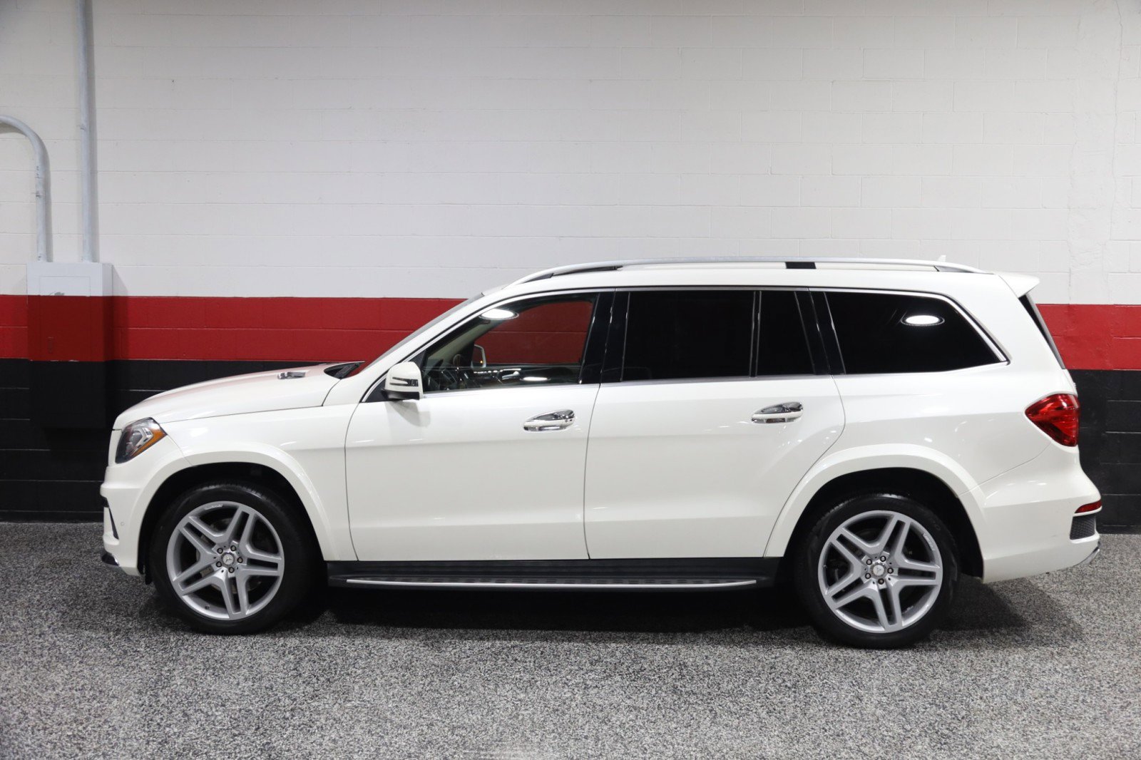 Used 2013 Mercedes-Benz GL 550 4MATIC AMG Sport 4dr Suv image 23