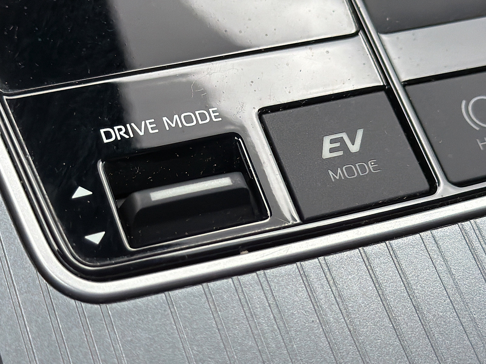 Used 2025 Toyota Sienna XLE FWD image 28