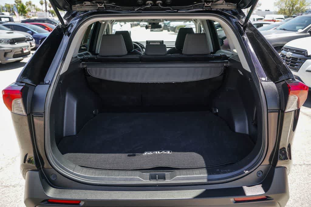Used 2020 Toyota RAV4 XLE w/ Carpet Mat Package FWD image 25