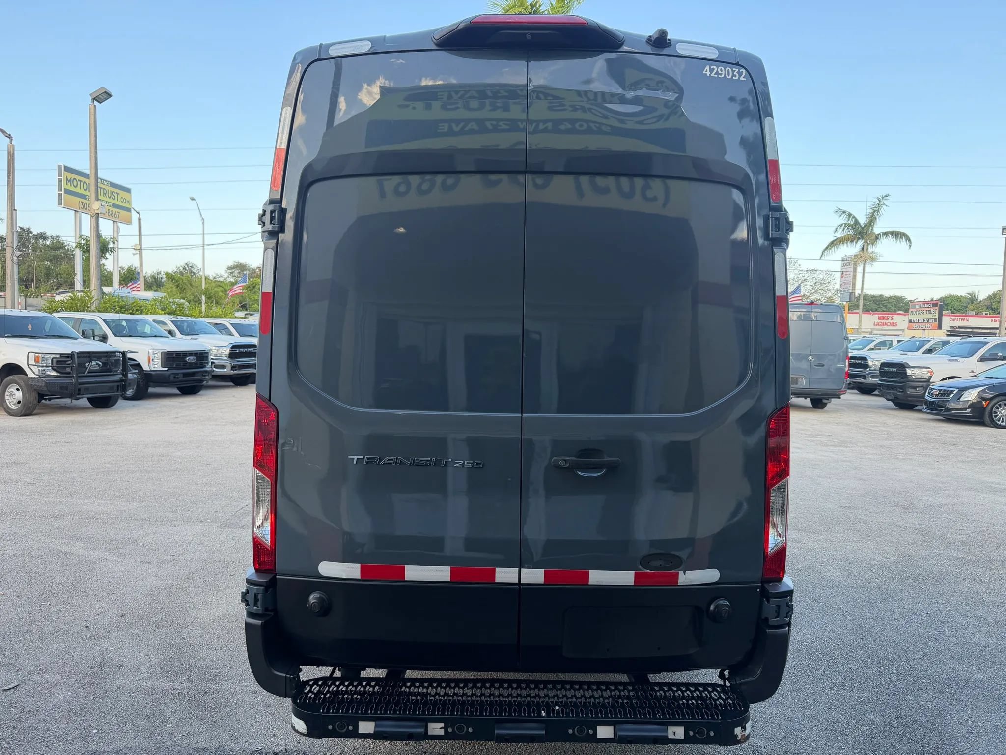 Used 2020 Ford Transit 250 148 High Roof Extended RWD image 4