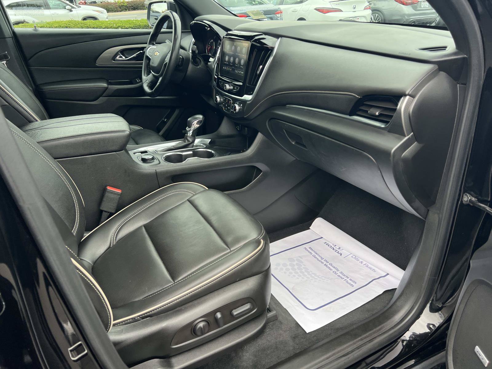 Used 2023 Chevrolet Traverse Premier FWD image 29