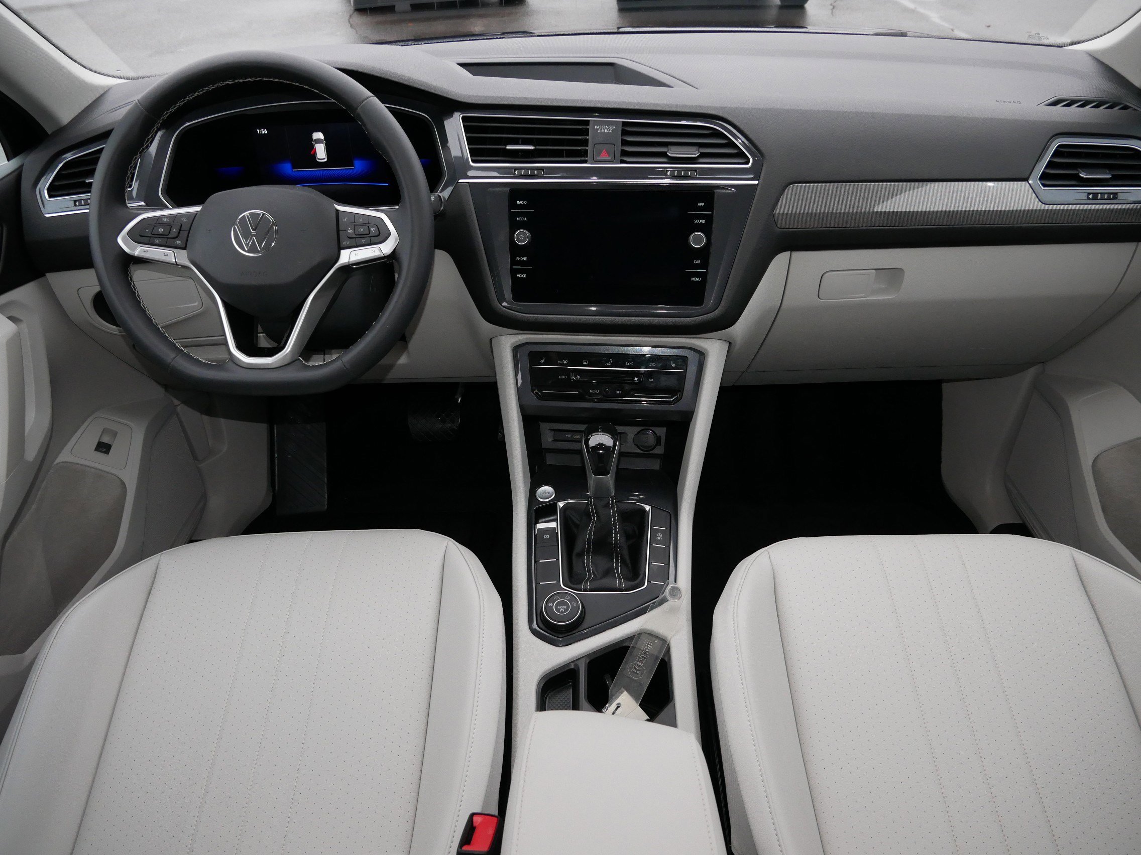 Certified 2022 Volkswagen Tiguan SE image 10