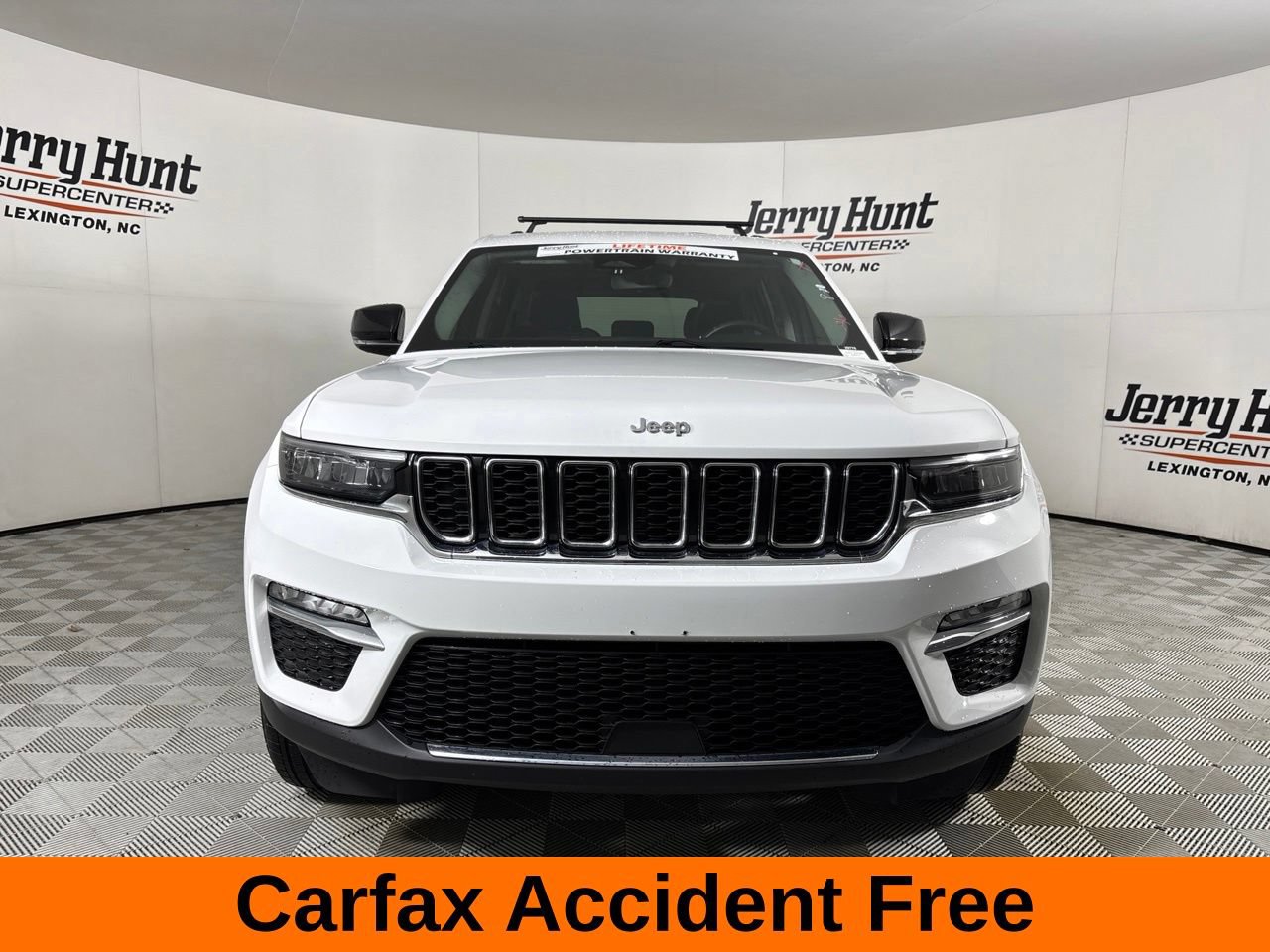 Used 2023 Jeep Grand Cherokee Limited AWD/4WD image 3