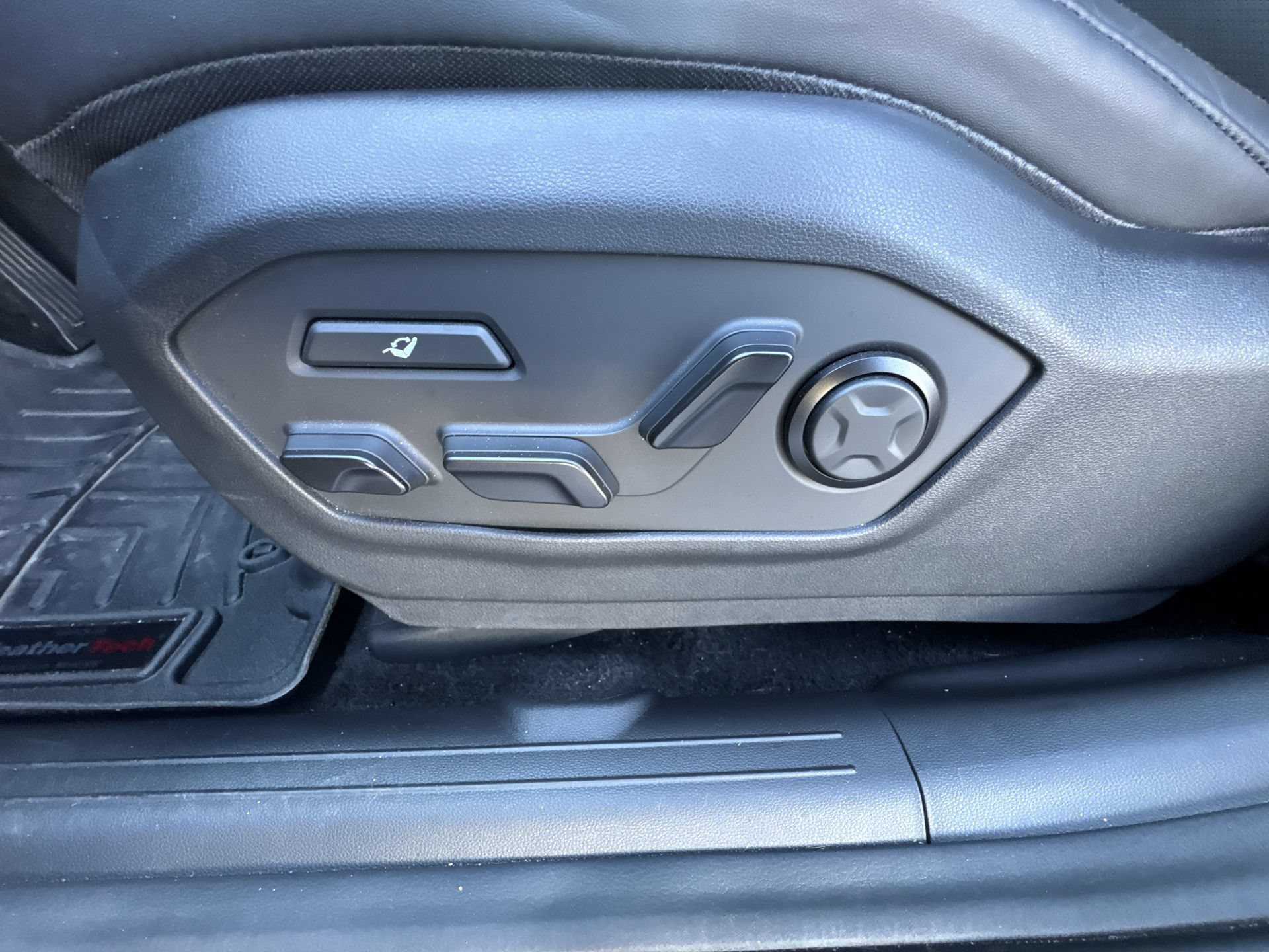 Used 2024 Hyundai Santa Fe Calligraphy AWD/4WD image 12