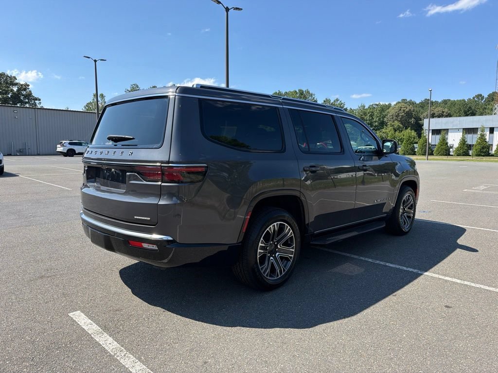 Certified 2022 Jeep Wagoneer Series III AWD/4WD image 5