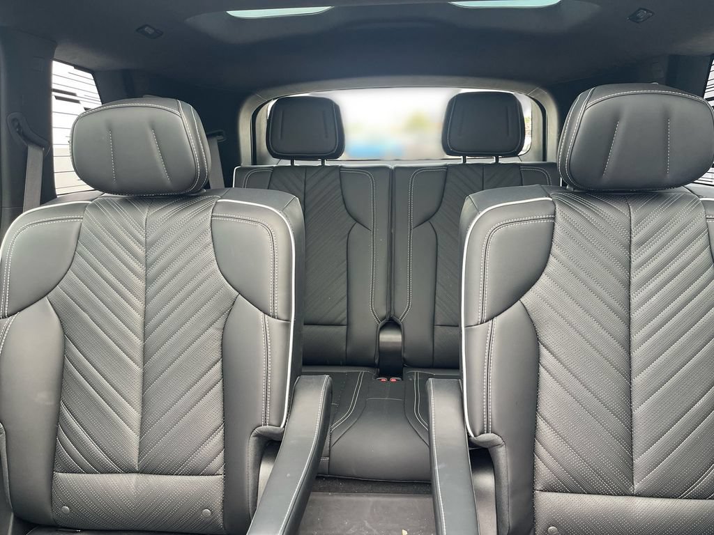 Certified 2026 Cadillac Vistiq Luxury w/ LPO, Floor Liner Package AWD/4WD image 36