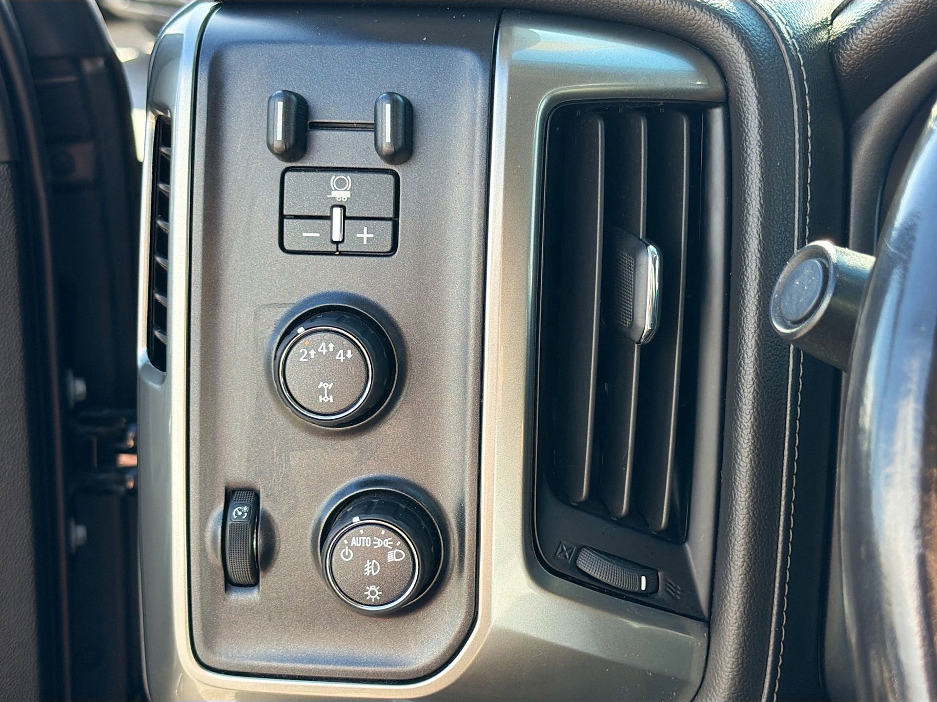 Used 2019 Chevrolet Silverado 2500 LTZ w/ Duramax Plus Package image 32