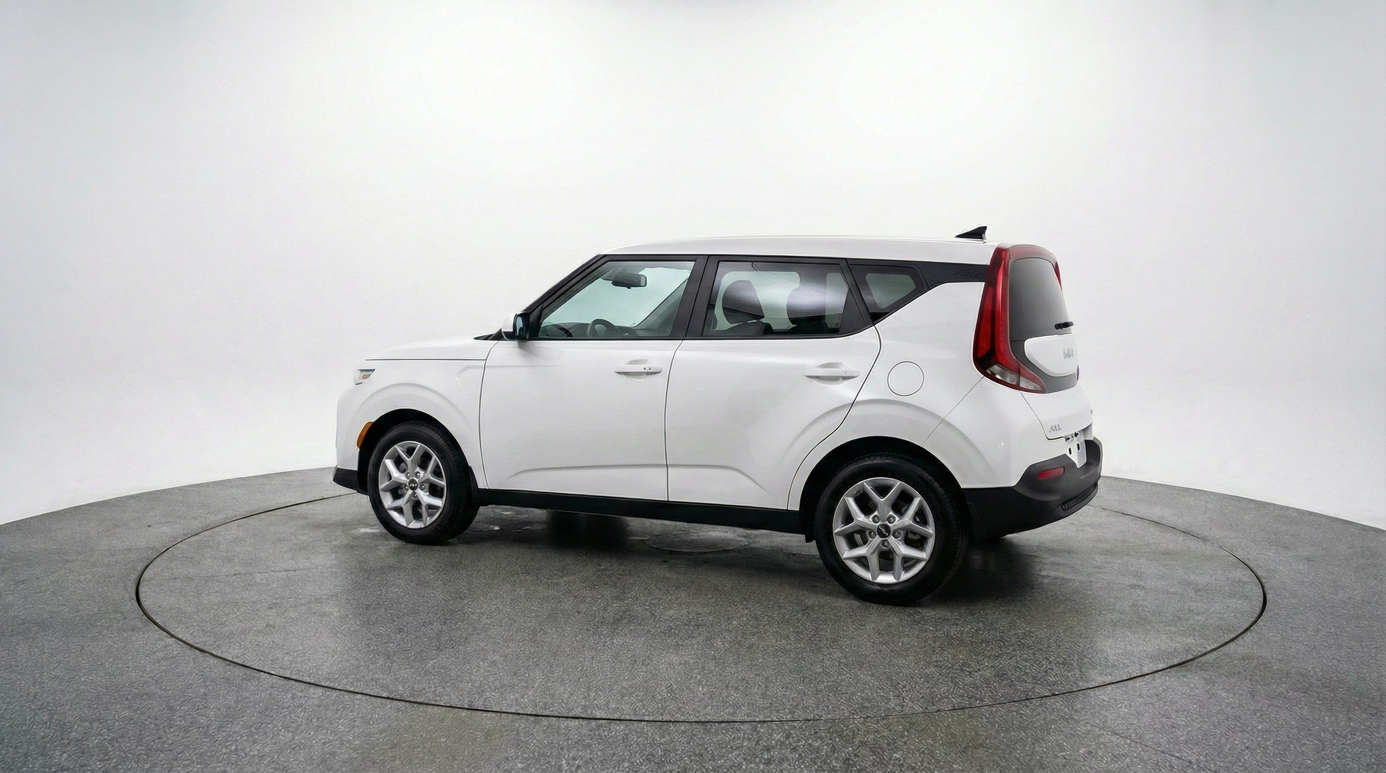 Used 2025 Kia Soul LX w/ LX Technology Package FWD image 6
