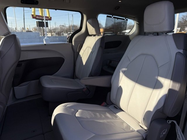 Certified 2017 Chrysler Pacifica Touring-L image 31