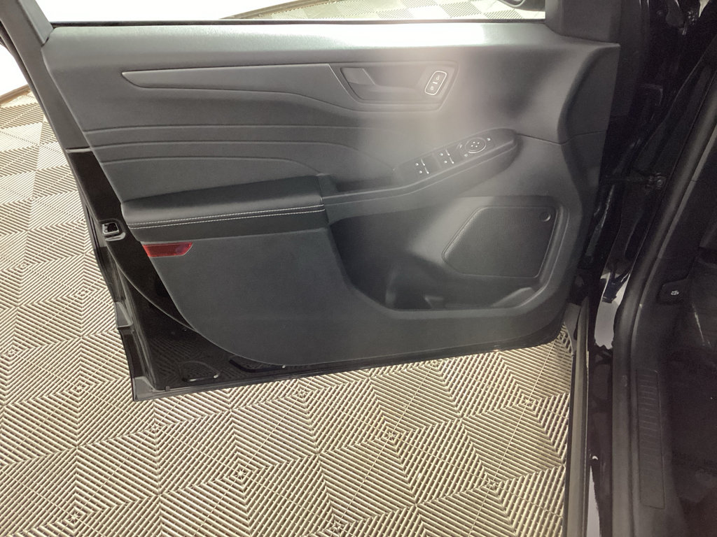 Used 2025 Ford Escape Active AWD/4WD image 15