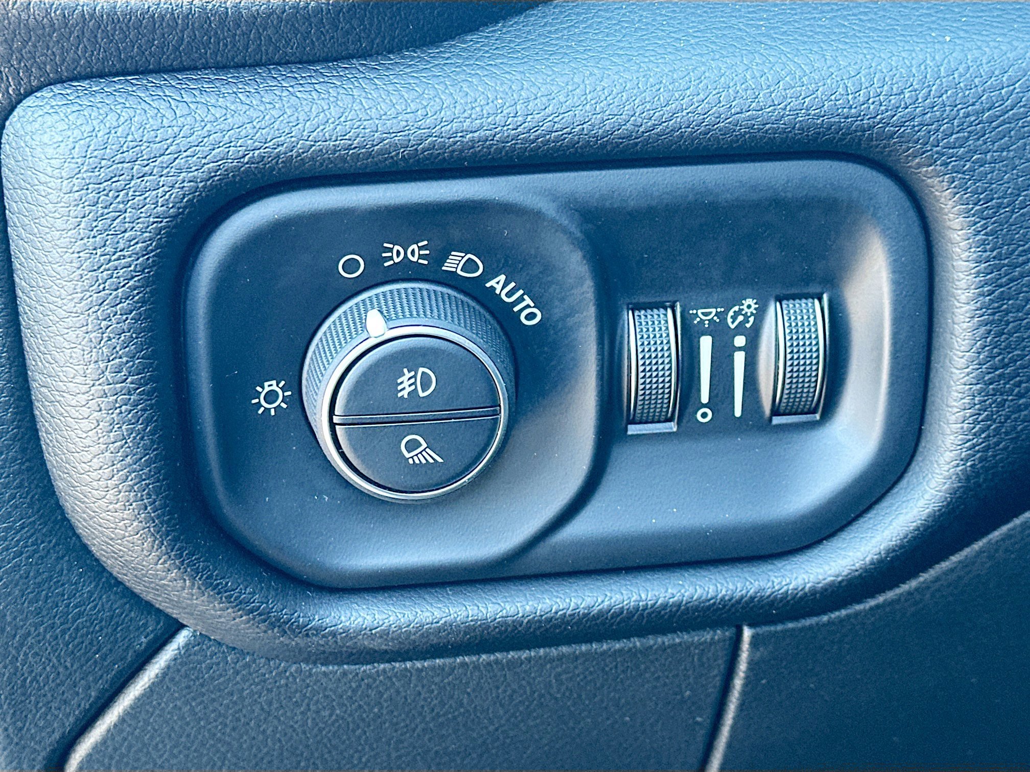 Used 2024 RAM 2500 Laramie image 17