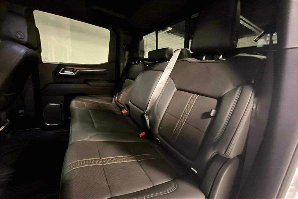 Used 2025 Chevrolet Silverado 1500 High Country AWD/4WD image 32