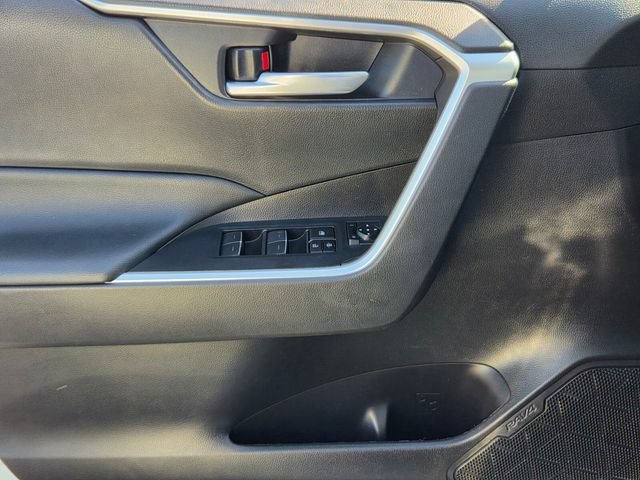 Used 2022 Toyota RAV4 XLE w/ Convenience Package FWD image 27