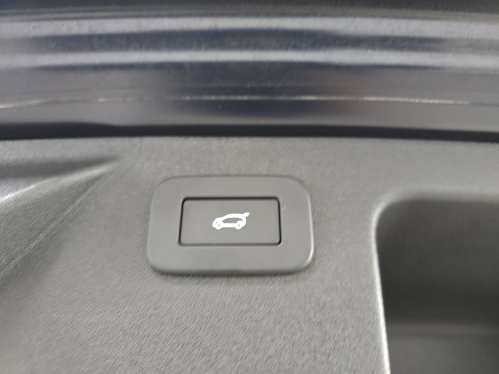 Used 2023 Land Rover Discovery Sport SE R-Dynamic image 27