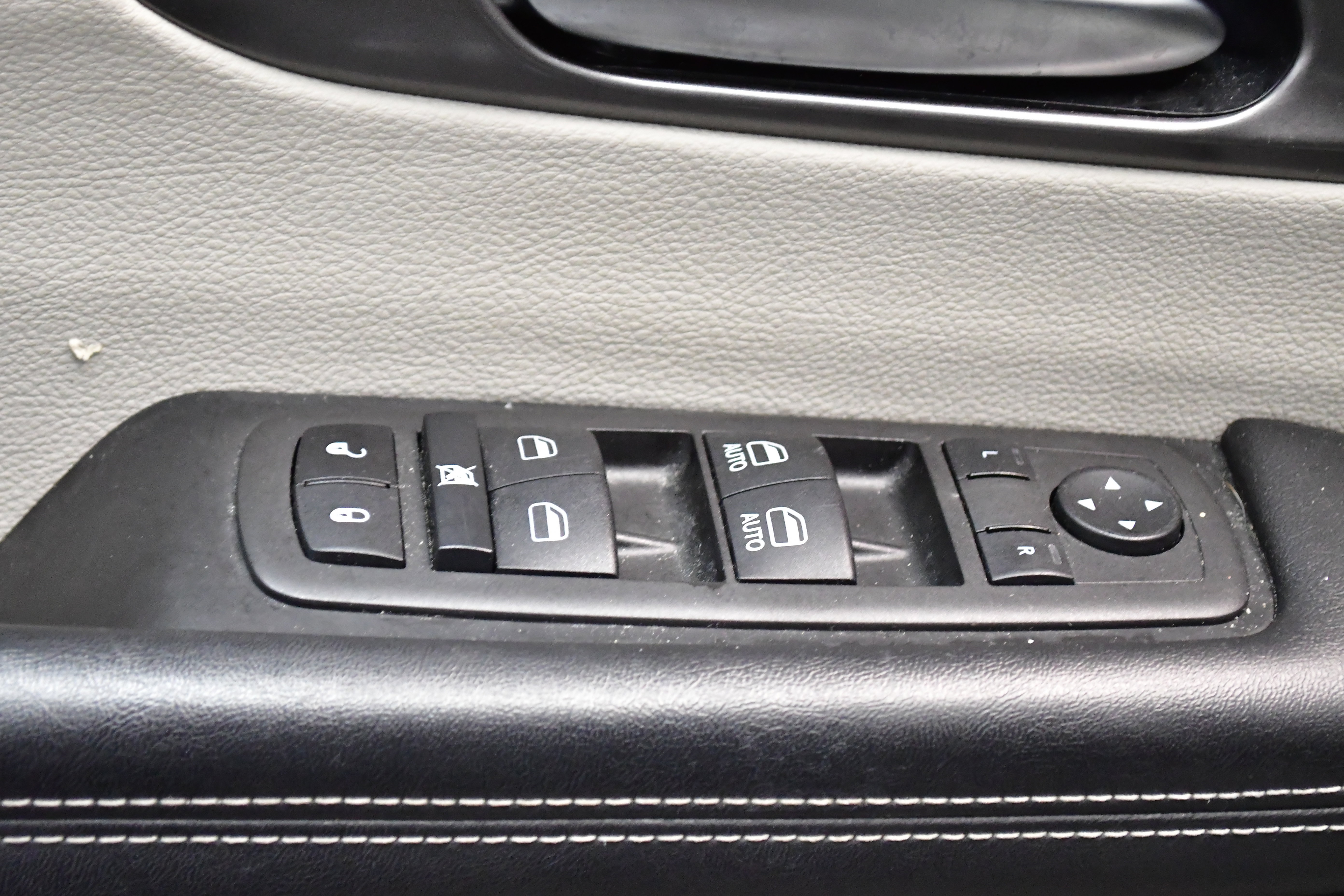 Used 2023 Chrysler Pacifica Touring-L FWD image 19