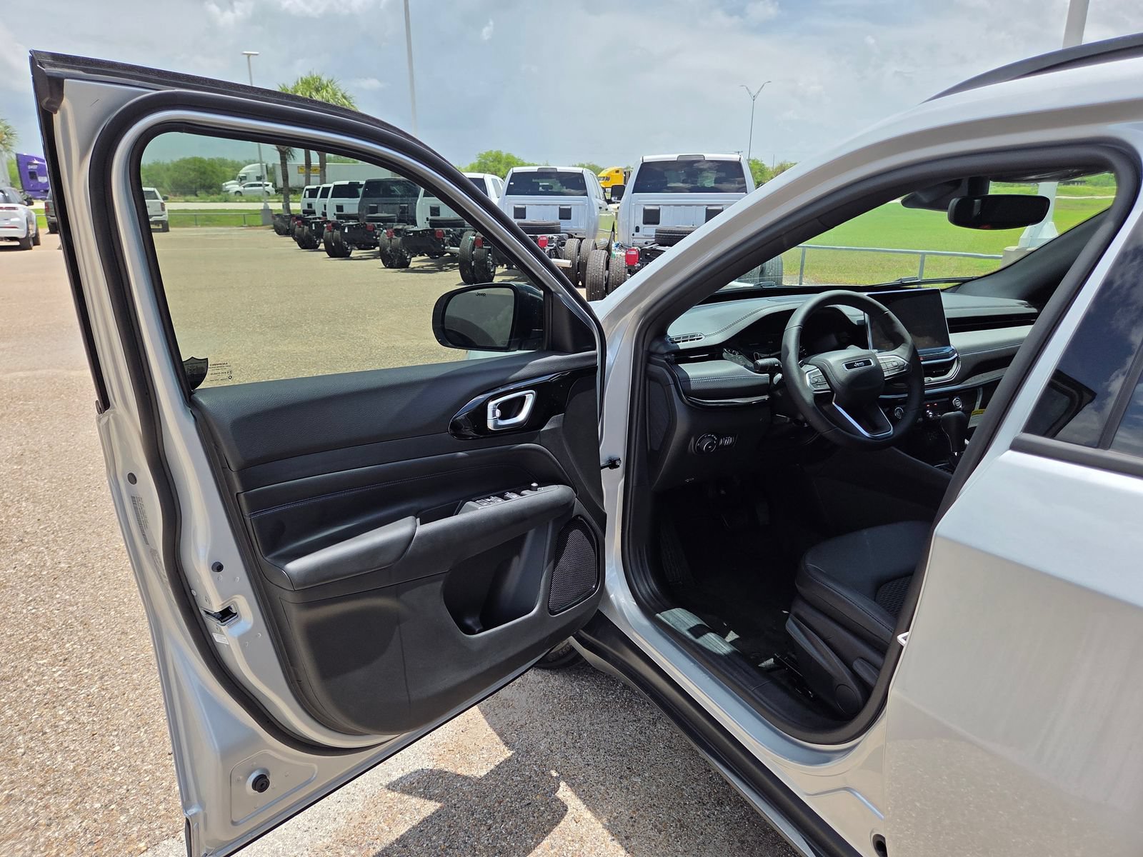 New 2026 Jeep Compass Latitude AWD/4WD image 12