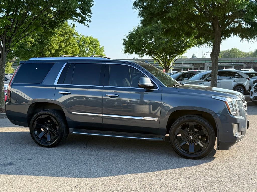 Used 2019 Cadillac Escalade Luxury AWD/4WD image 5