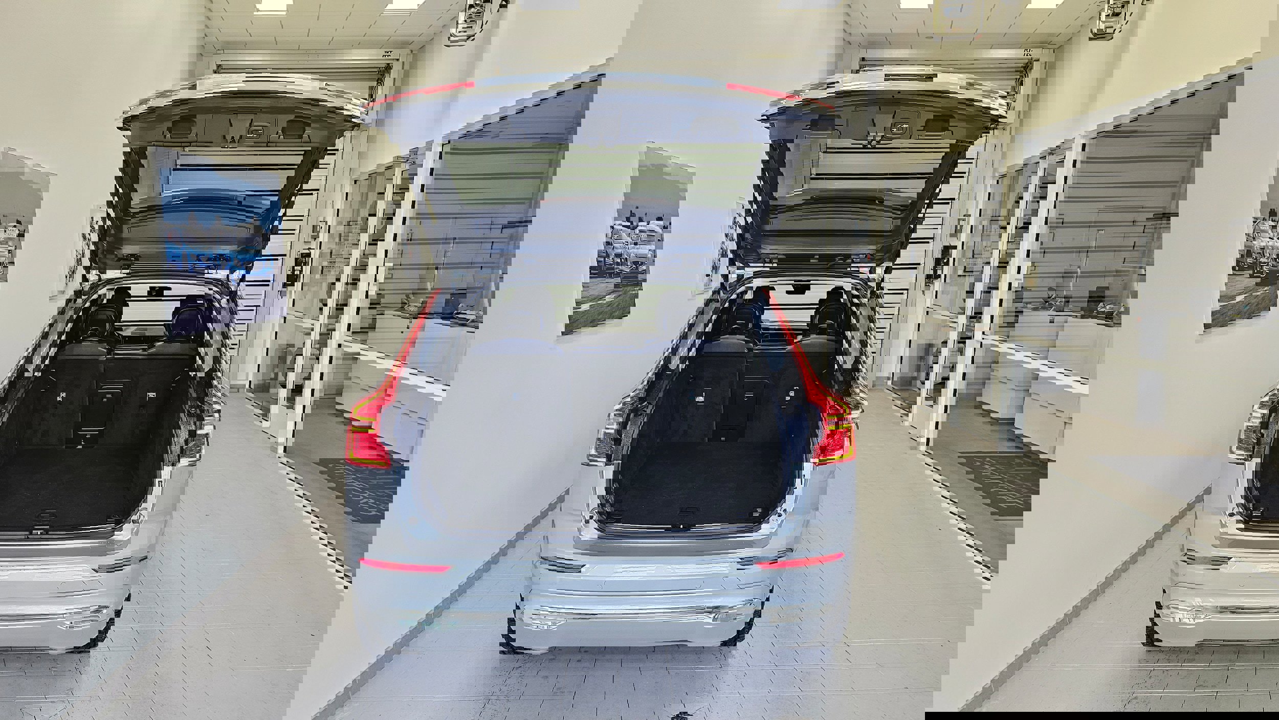 Certified 2022 Volvo XC60 B6 Inscription w/ Climate Package image 7