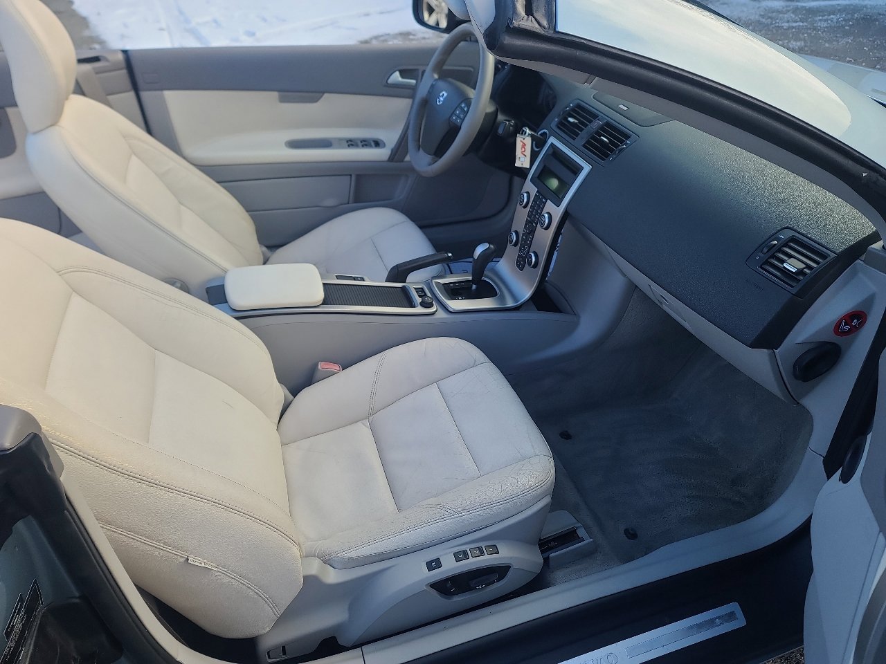 Used 2009 Volvo C70 T5 image 22