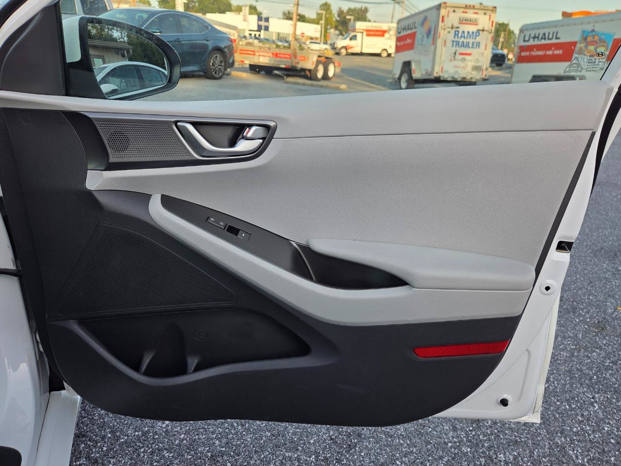 Used 2020 Hyundai Ioniq Blue FWD image 30