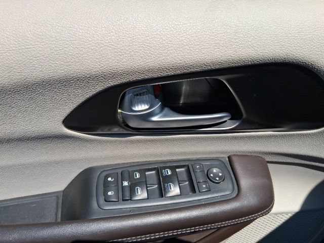 Used 2017 Chrysler Pacifica Touring FWD image 14