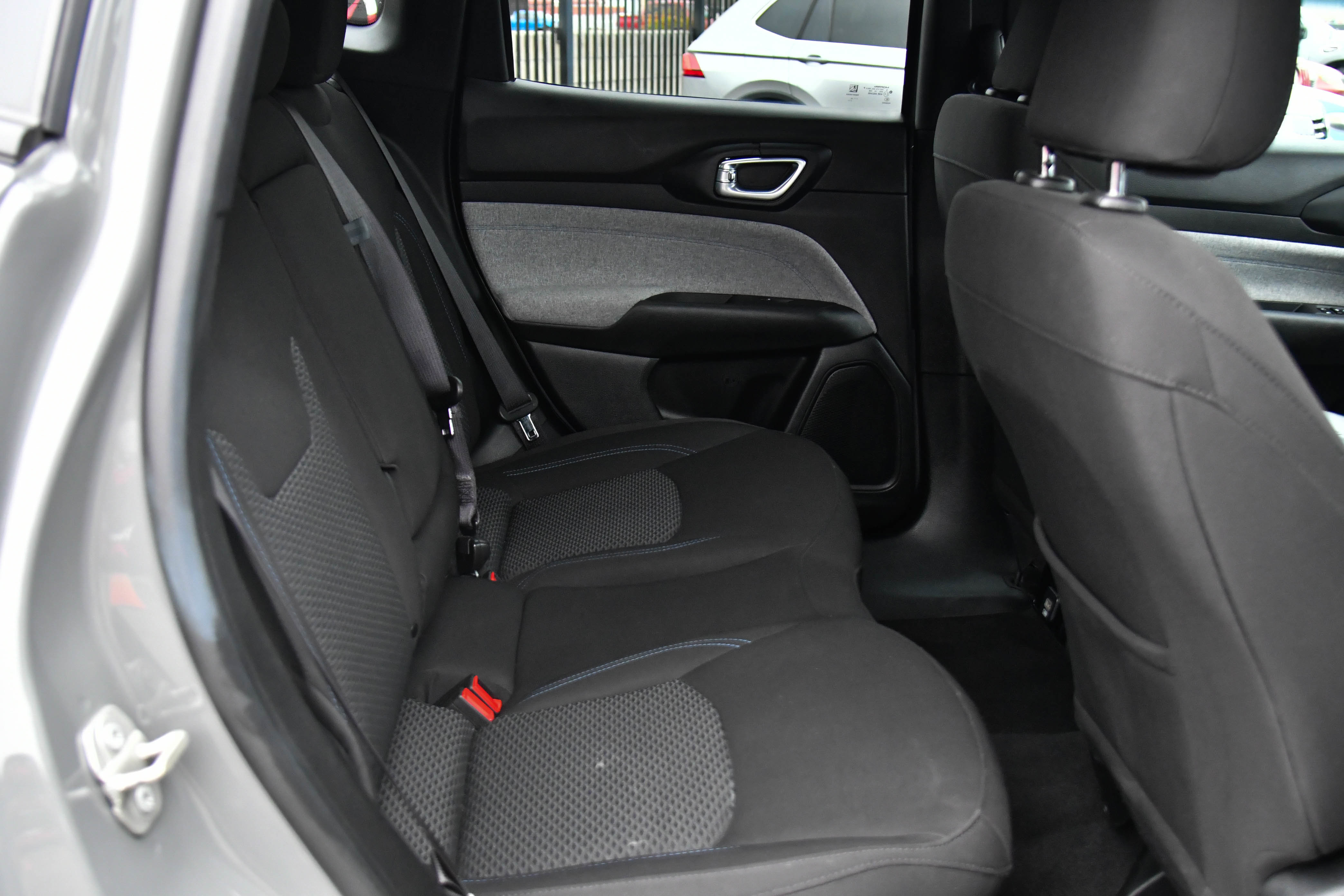 Used 2023 Jeep Compass Sport image 43