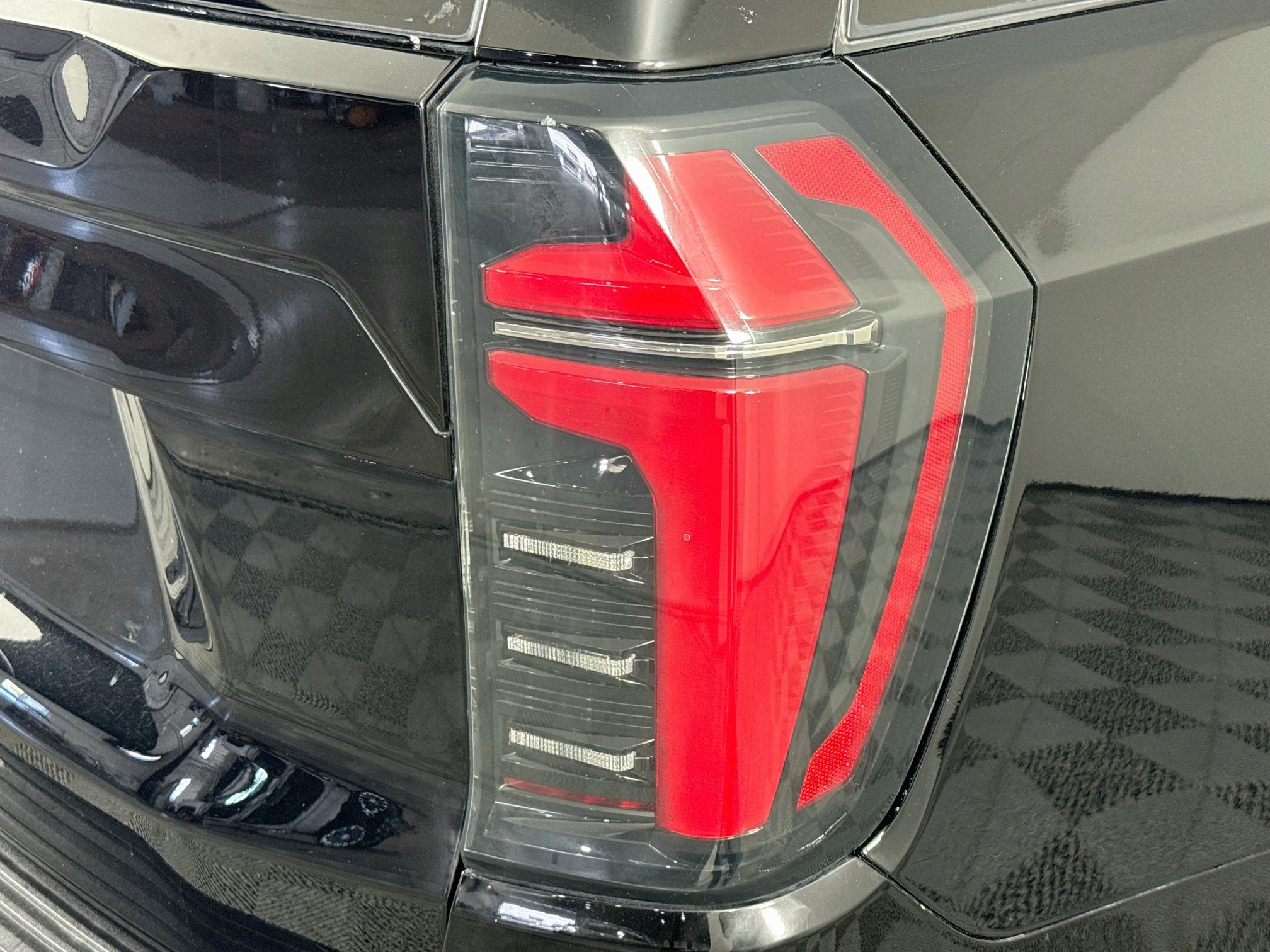 Used 2025 Chevrolet Tahoe LS RWD image 57