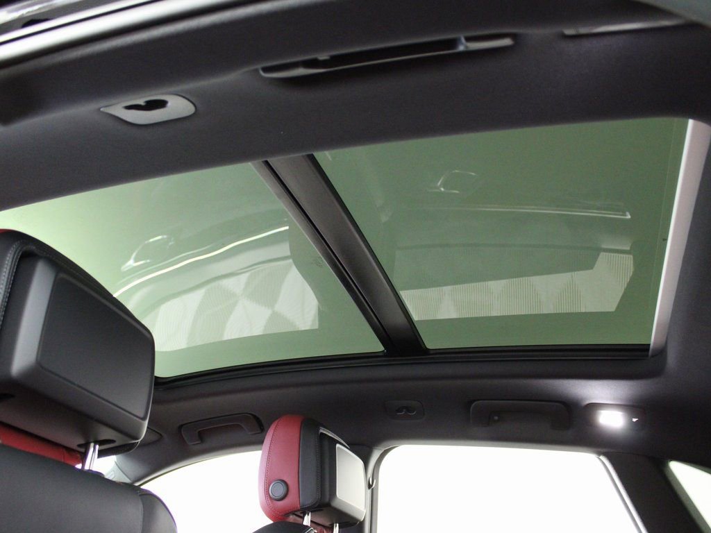 Certified 2025 Porsche Macan image 18