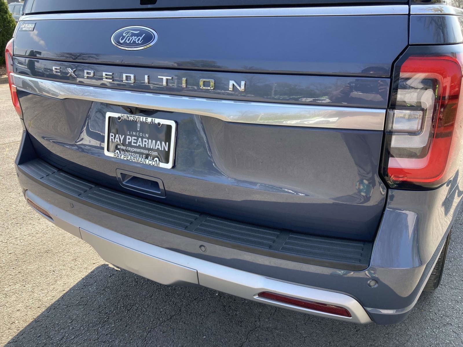 Used 2022 Ford Expedition Platinum RWD image 4