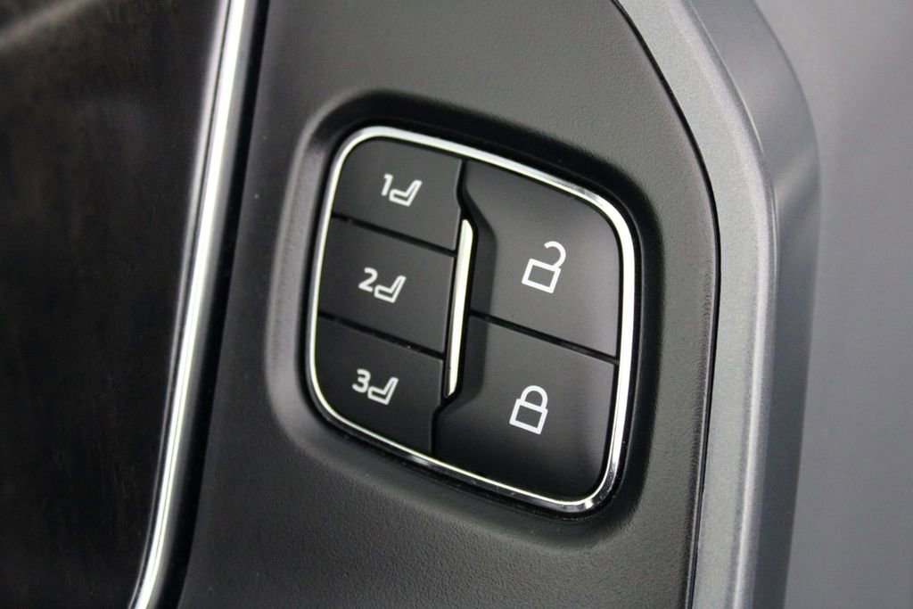 Used 2023 Ford F150 Lariat w/ Trailer Tow Package image 15