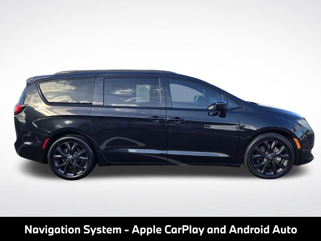 Used 2019 Chrysler Pacifica Touring-L Plus w/ Advanced Safetytec Group FWD image 10