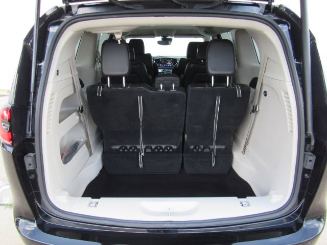 Used 2024 Chrysler Pacifica Touring-L FWD image 26