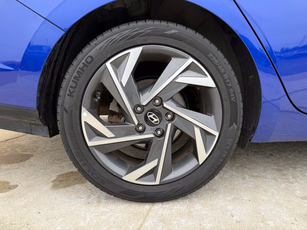 Used 2025 Hyundai Elantra Limited FWD image 19