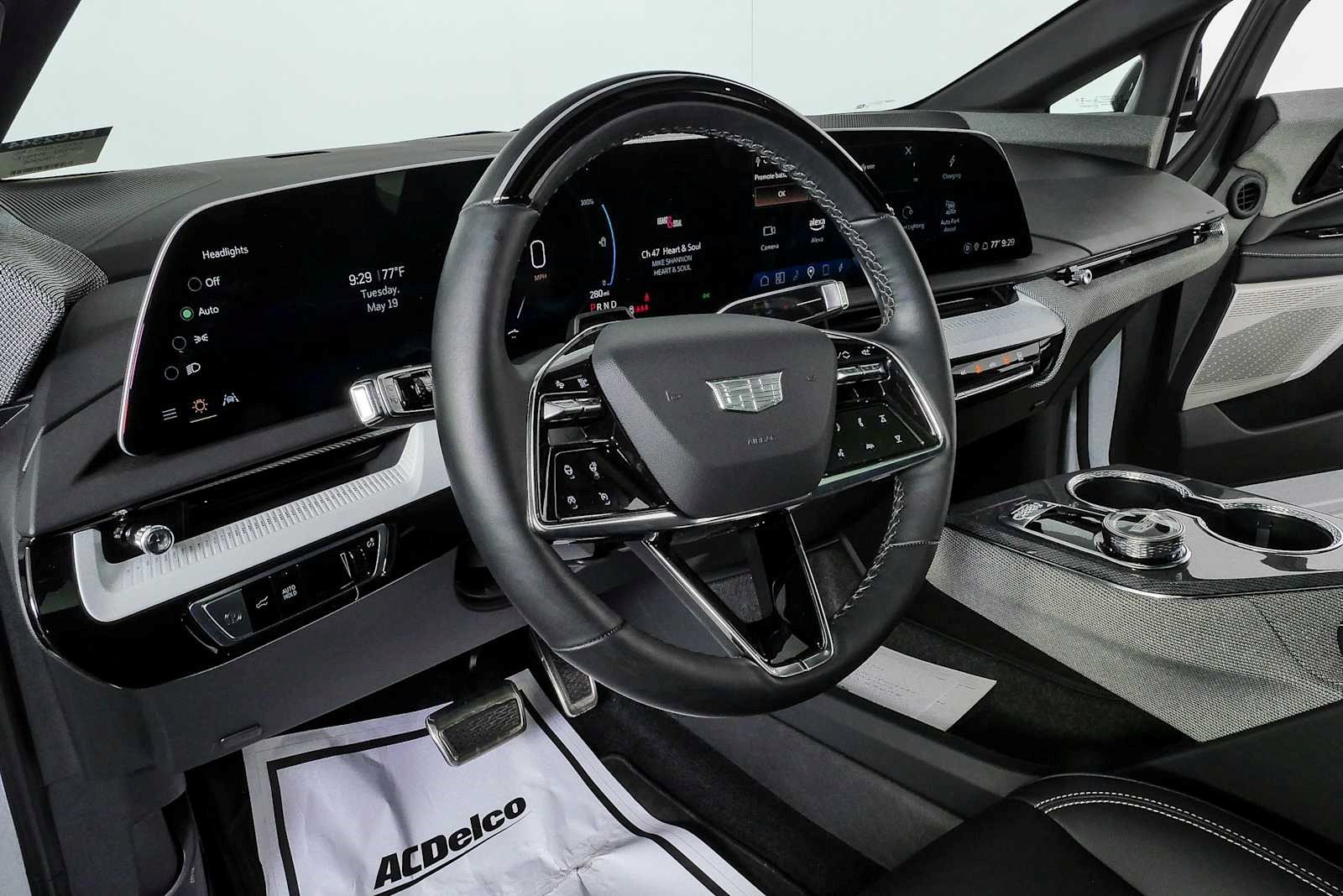 Certified 2025 Cadillac Optiq Luxury 1 AWD/4WD image 4