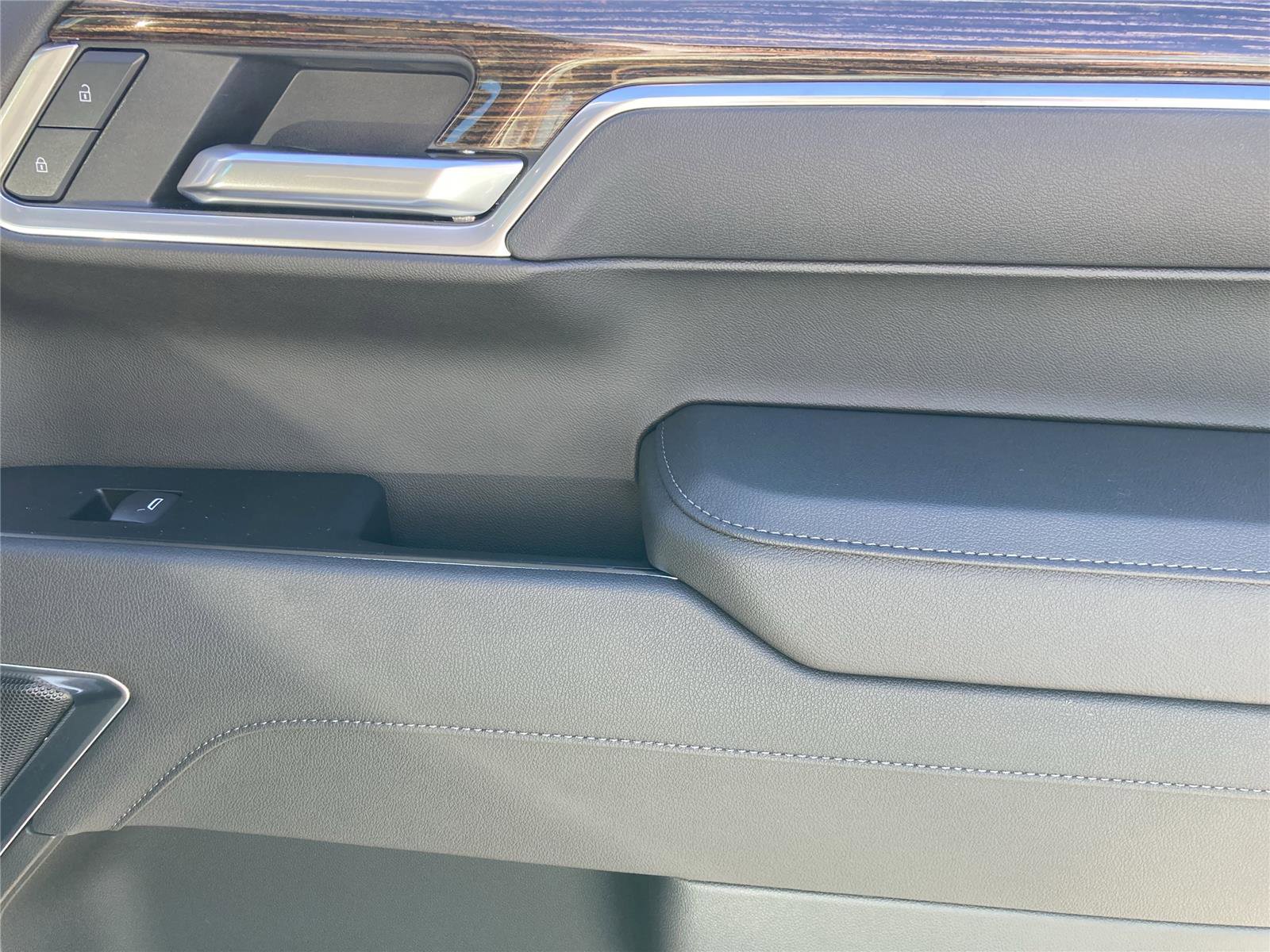 New 2026 GMC Sierra 1500 Elevation image 16