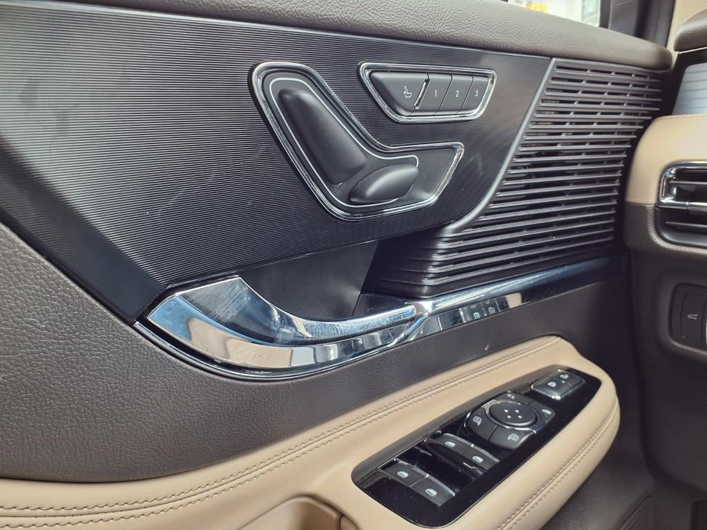 Used 2022 Lincoln Corsair AWD w/ Premium Package image 21