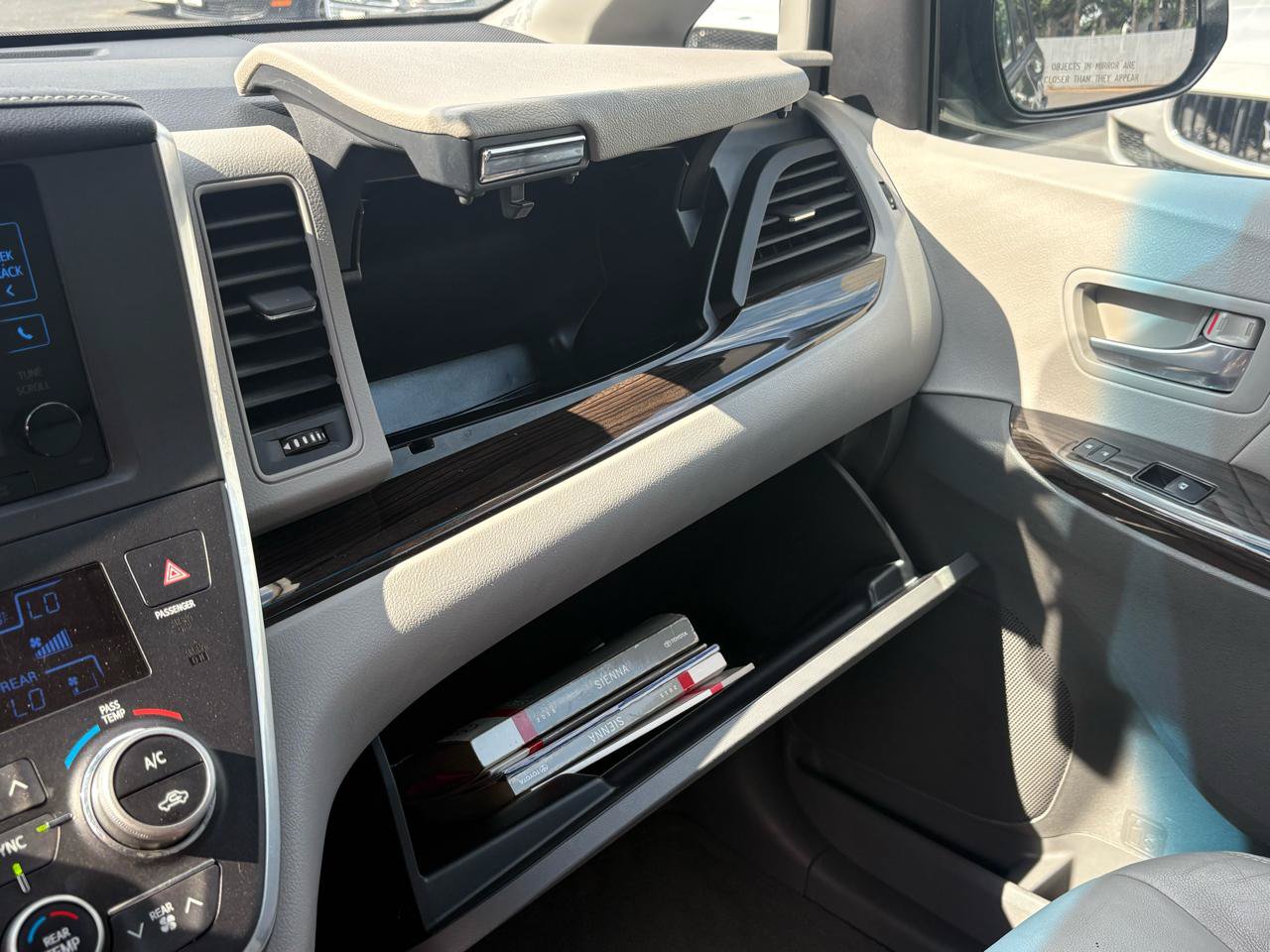 Used 2015 Toyota Sienna XLE w/ XLE Navigation Package FWD image 31