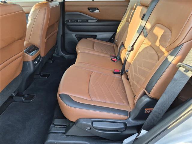 Used 2023 Nissan Pathfinder Platinum w/ Cargo Package AWD/4WD image 20